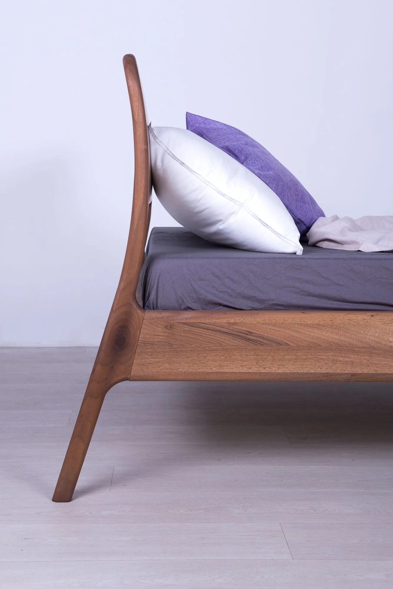 Rast Design Massivholzbett Aristeo Detail